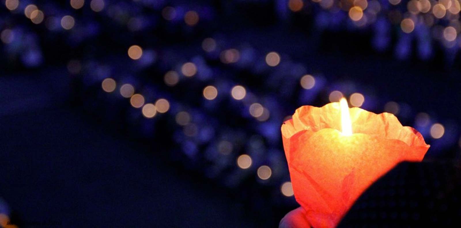 Lumière dans la nuit — contactez le Foyer de Charité