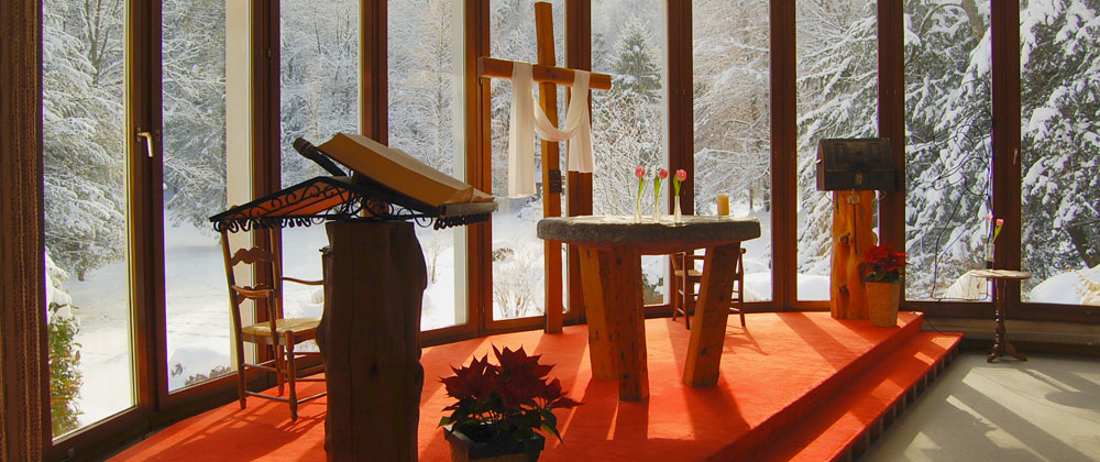 La chapelle du Foyer en hiver, un lieu de paix pour une première retraite