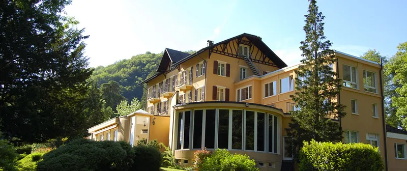 La façade du Foyer en été