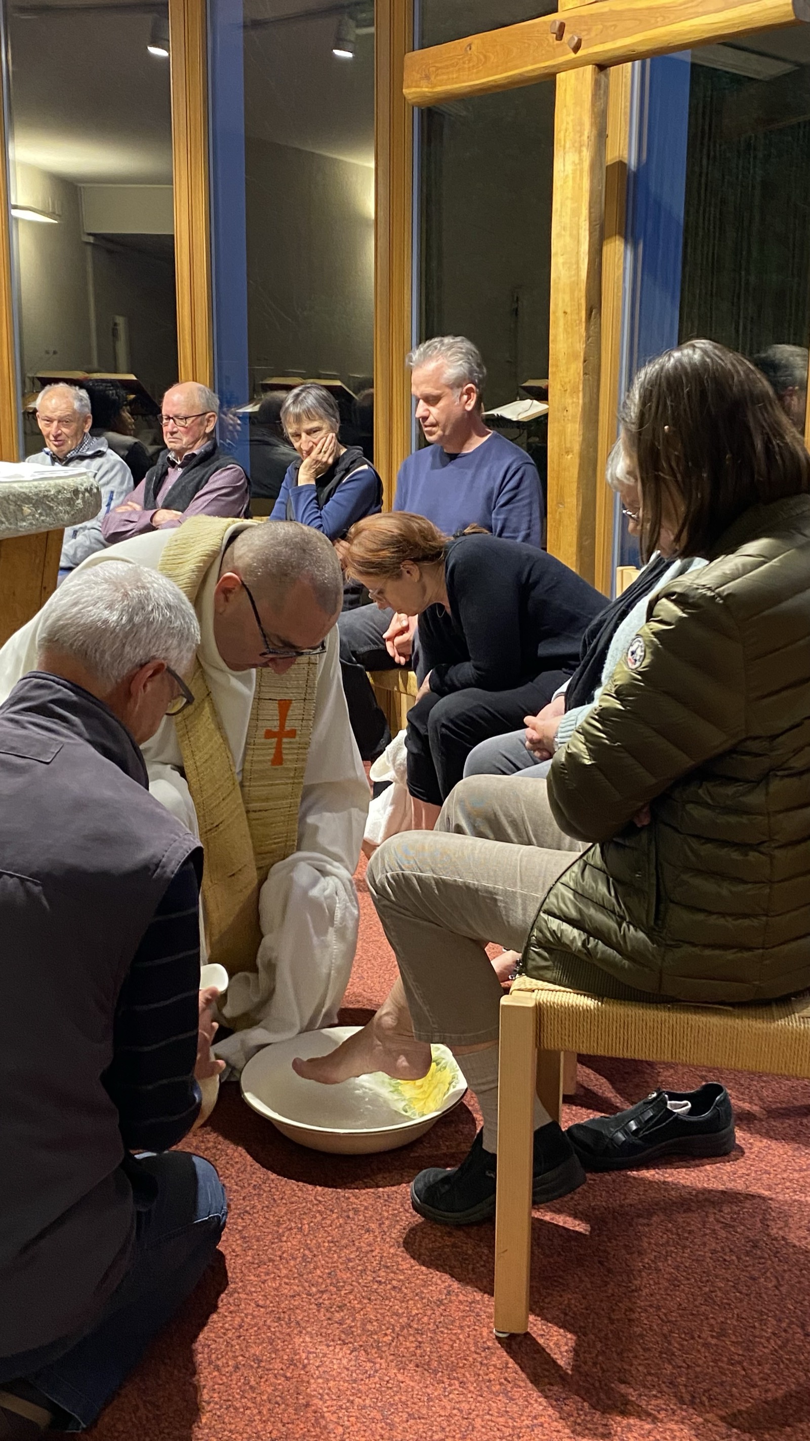 Lavement des pieds lors du Jeudi Saint dans la chapelle du Foyer