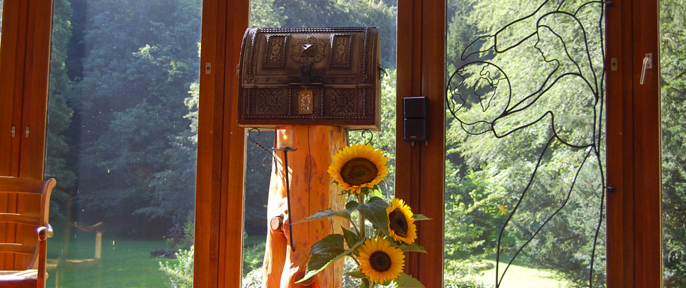 Le tabernacle fleuri de tournesols, accueil lumineux pour un week-end de retraite